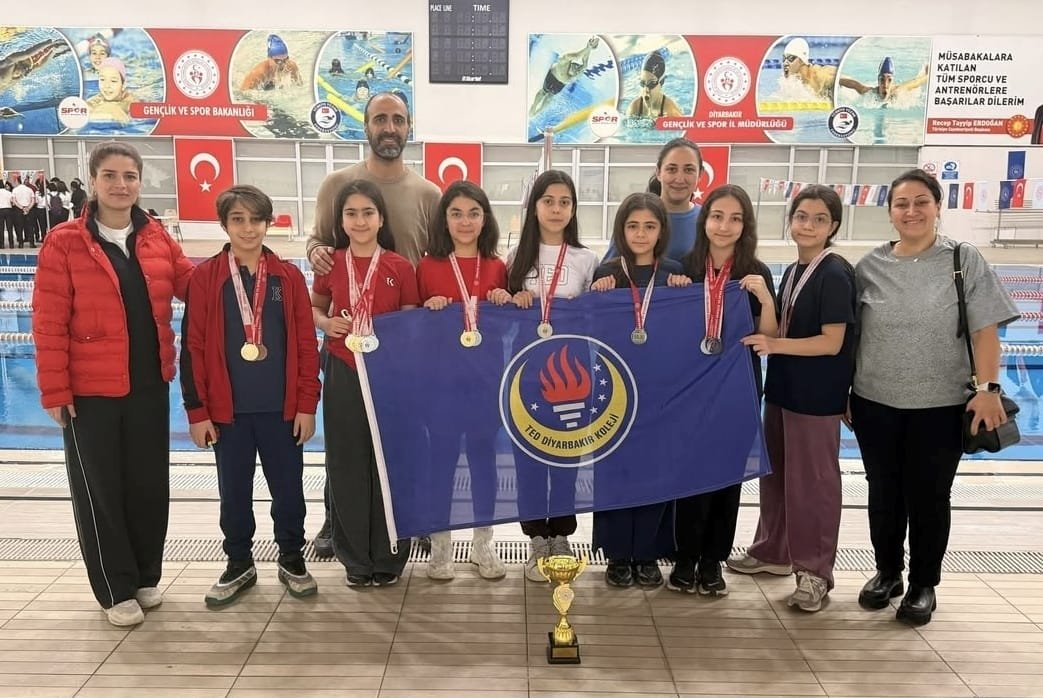 Diyarbakır TED Koleji Ortaokul Kız Yüzme Ekibinden İki Başarı