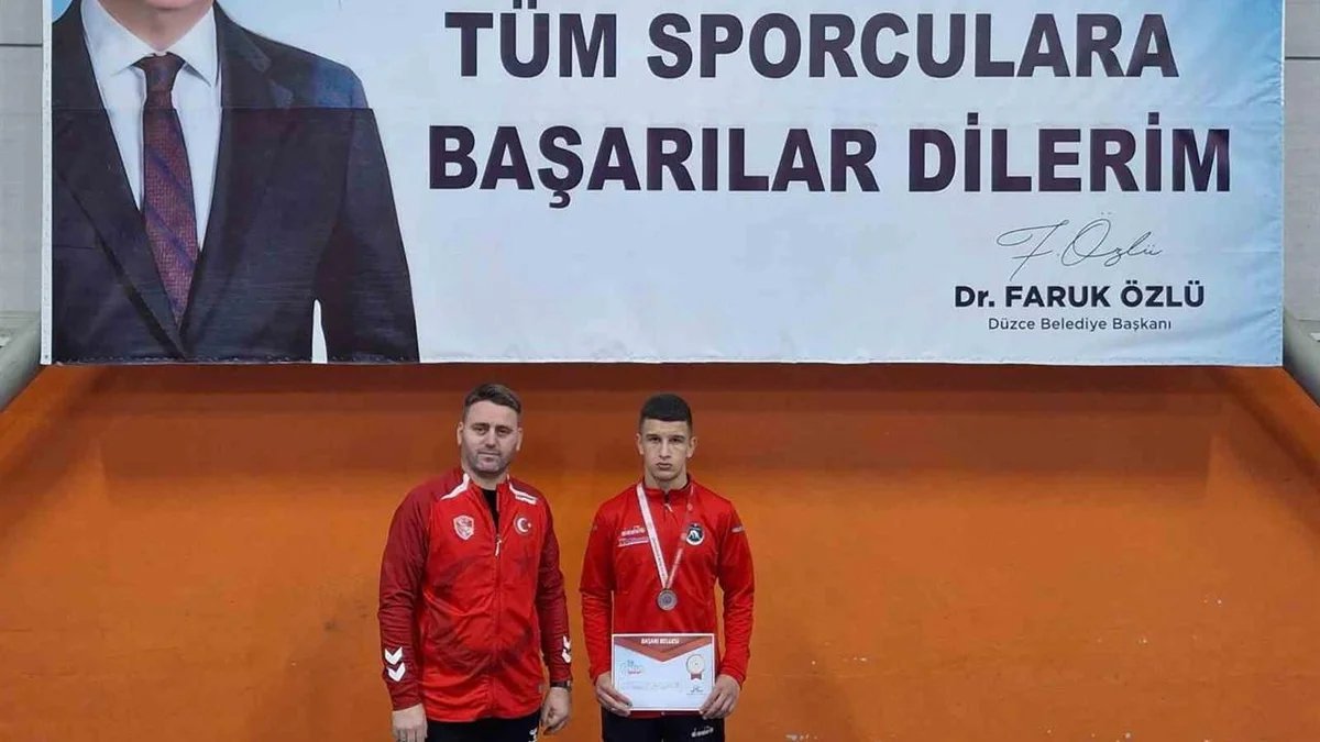 Düzce'de Gençler A Türkiye Şampiyonasında İkinci Sırayı Aldı