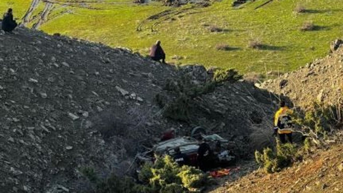 Siirt'te Araç Şarampole Yuvarlandı: 1 Kişi Hayatını Kaybetti, 1 Yaralı