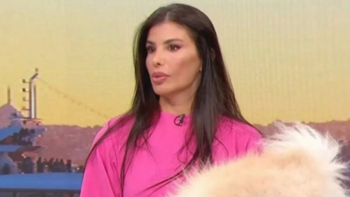 Şarkıcı Hatice Cam Silerken Herkesi Korkutacak Bir An Yaşadı!