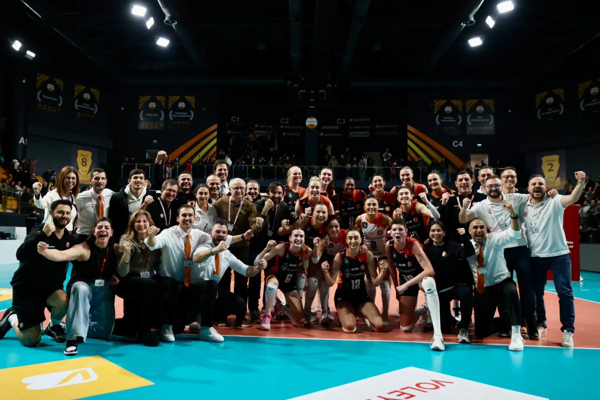Eczacıbaşı Dynavit, Voleybol Kupa Yarı Finaline Çıktı