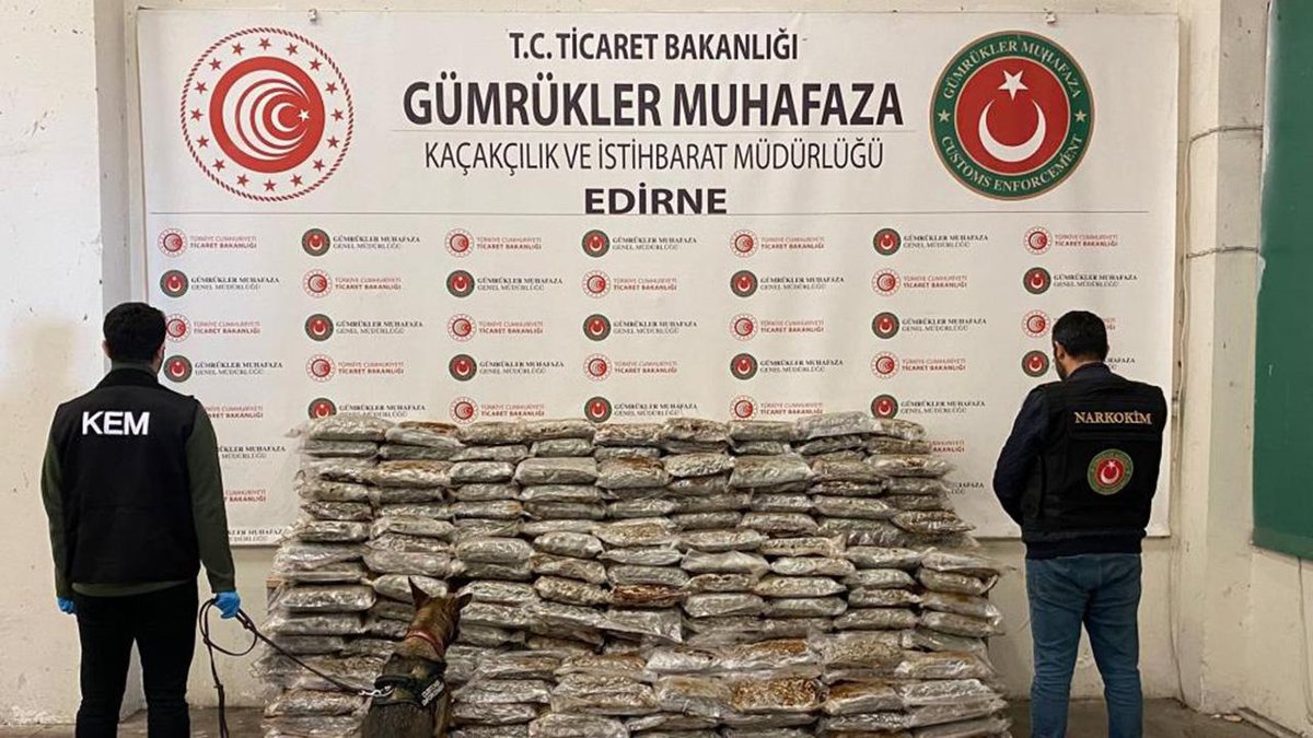 Gümrükte Neredeyse Yarım Ton Uyuşturucu Madde Yakalandı