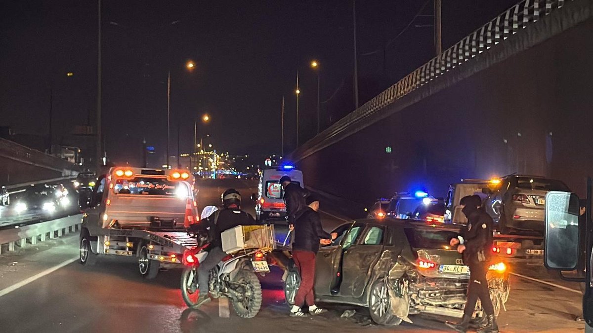 D-100 Karayolunda Üç Araçla Zincirleme Kaza Meydana Geldi