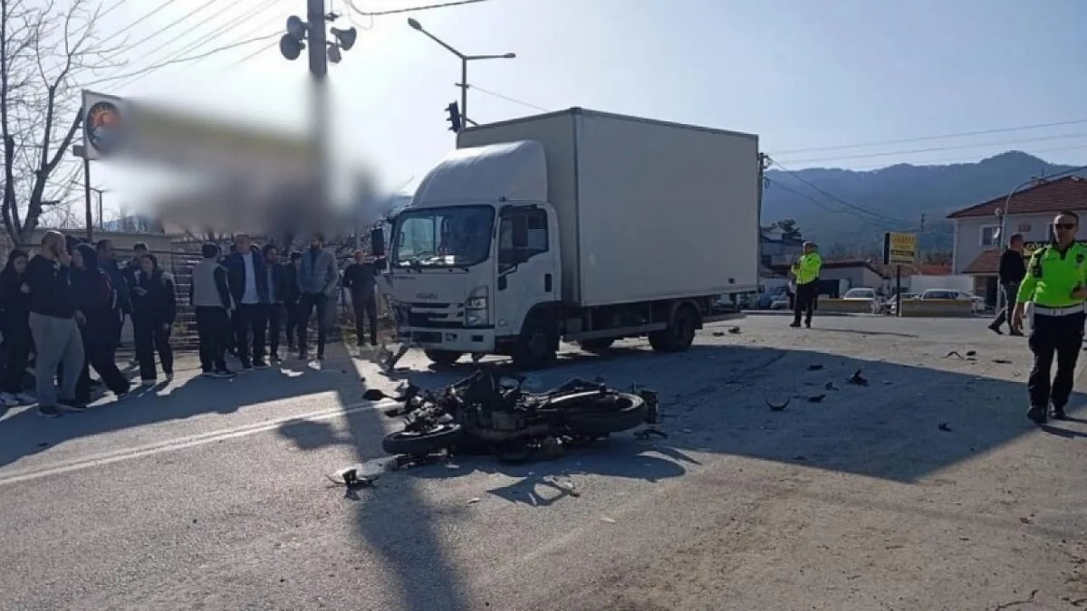 Burdur'da Motosikletin Sürücüsü Kamyonetle Çarpışarak Vefat Etti