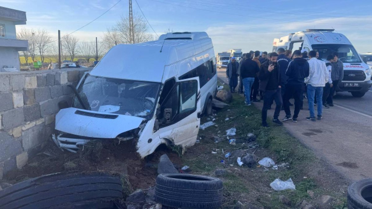 Diyarbakır'da İşçi Taşıyan Araç Kaza Yaptı: 10 Yaralı Var