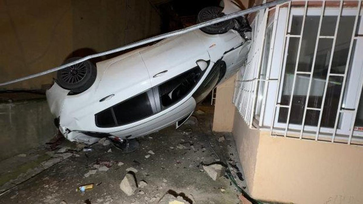 İstanbul'da Şaşırtan Kaza: 8 Metre Yükseklikten Düşüş!