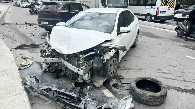 Sarıyer'de Araç Karşı Şeride Geçti: Dört Kişi Yaralandı