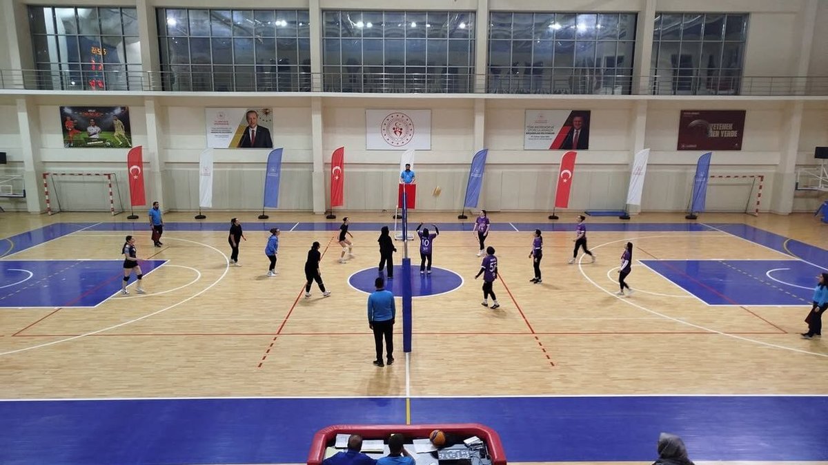 Boyabat'ta Kadınlar Günü Voleybol Müsabakası Tamamlandı