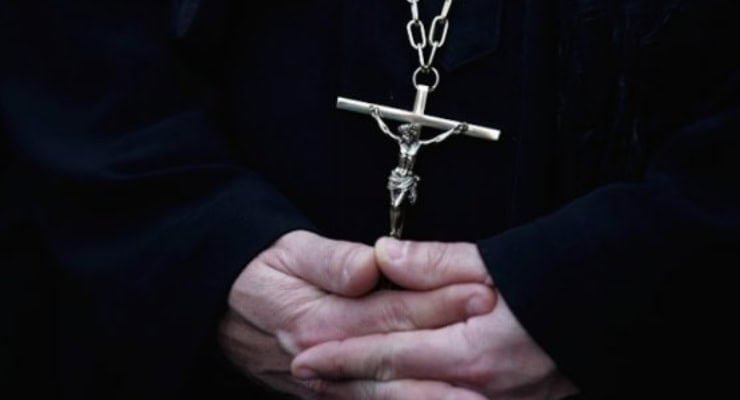 Papa, Kara Para İle Suçlanan Piskoposu Görevden Aldı