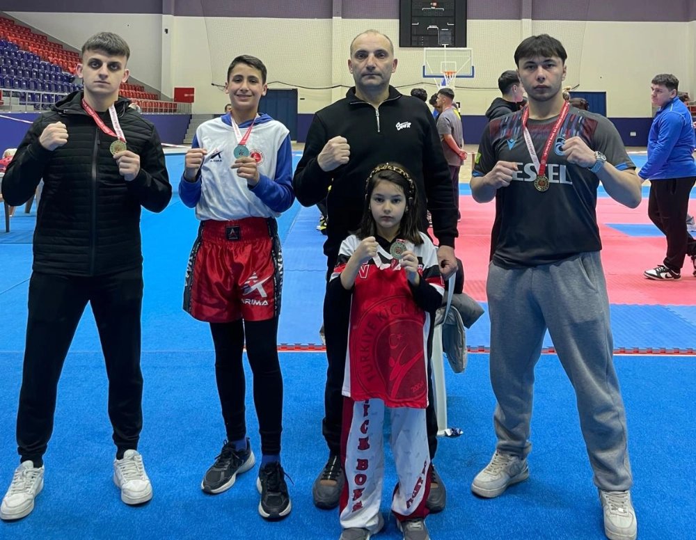 Ünyeli Kick Boks Sporcuları Ordu'da Fırtına Gibi Esti; 7 Şampiyonluk Kazandı