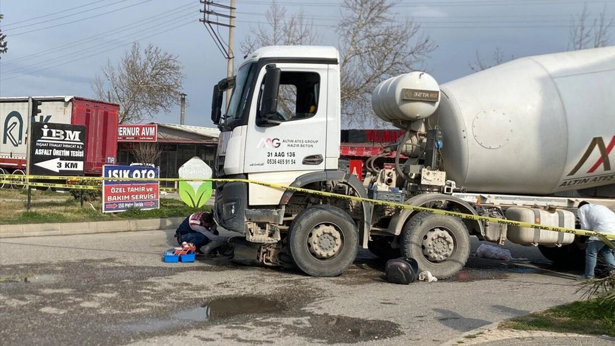 Türkoğlu'nda Şok Edici Kaza: Motosikletli Beton Mikserin Altında Hayatını Kaybetti!