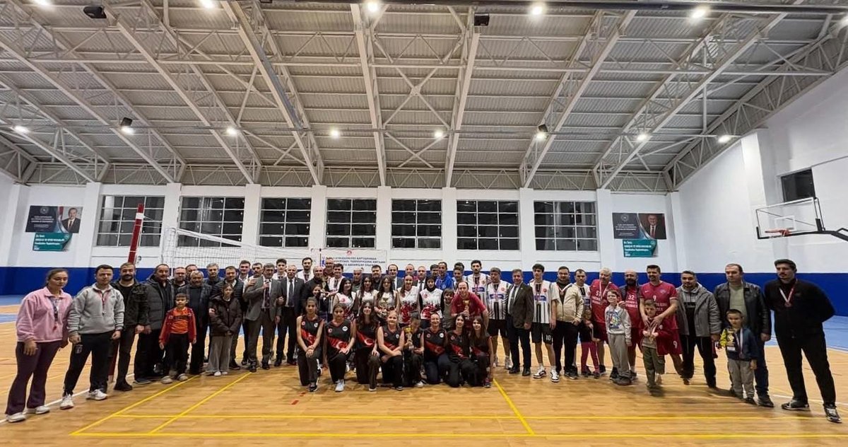 Kurumlar Arası Voleybol Yarışması Tamamlandı Ve Bitti