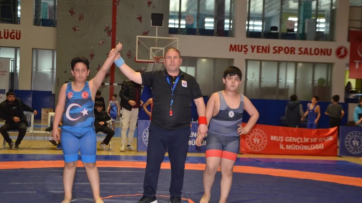 Muş’ta Küçükler İçin Okul Sporları Güreş Yarışmaları Gerçekleşti