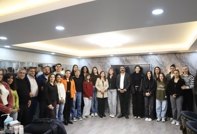 Eşbaşkanlar, Kadın Voleybol Ekibi'ne Karşılaşma Öncesi Yardımda Bulundu