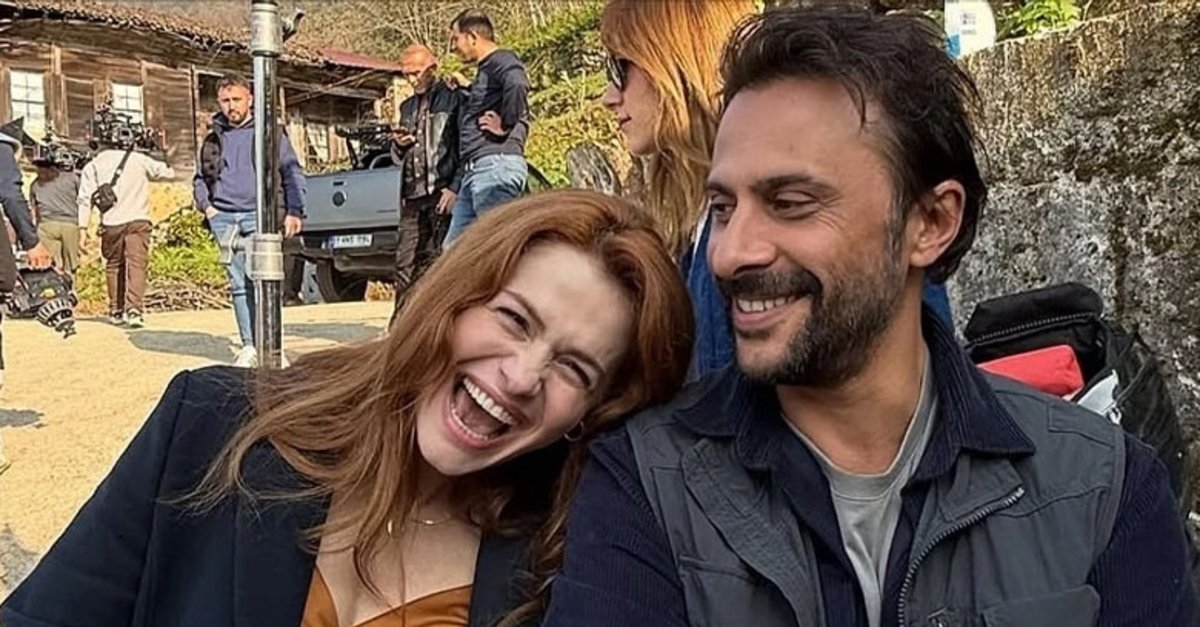 Reytingleri Alt Üst Eden Dizide Aşk Spekülasyonu! Güzel Oyuncunun Yanıtı