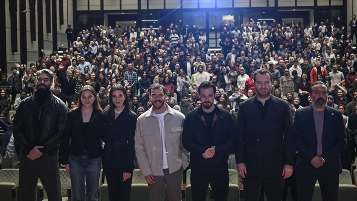 Kuruluş Orhan' Ekibi Külliye'de Hayranlarıyla Buluştu