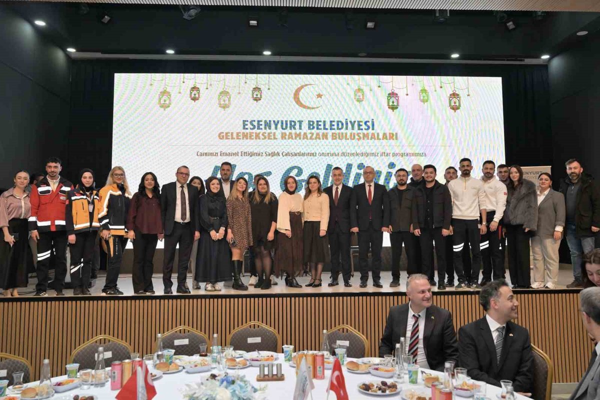 Başkan Vekili Aksoy, Sağlık Çalışanlarıyla İftar Yemeği Düzenledi
