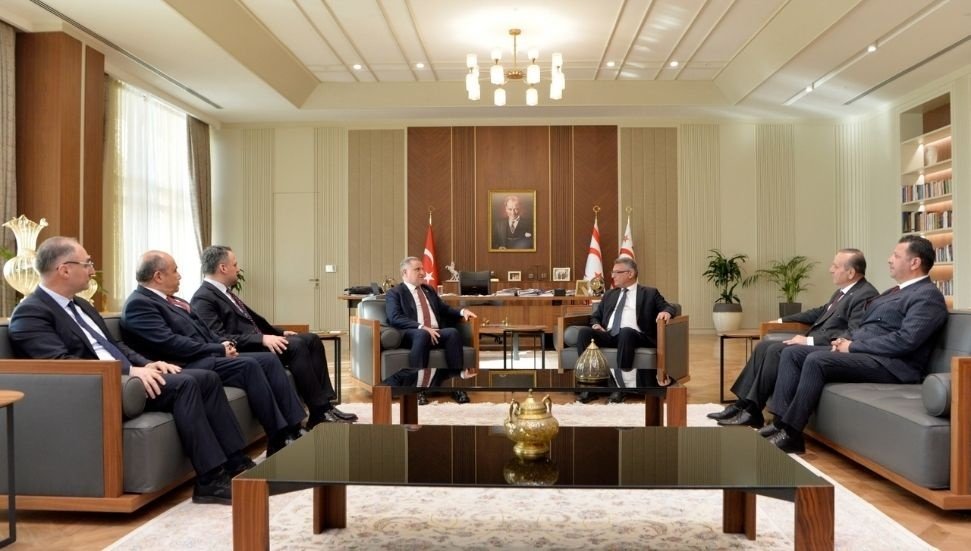 Erhürman, Türkiye'nin Gençlik Ve Spor Bakanı Osman Aşkın Bak'ı Ağırladı