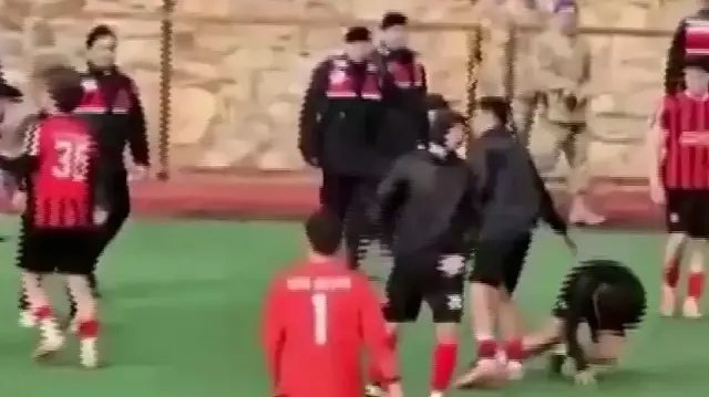 Futbol Değil, Arenada Mücadele: Maç Sonu Saha Kavga Alanı Oldu
