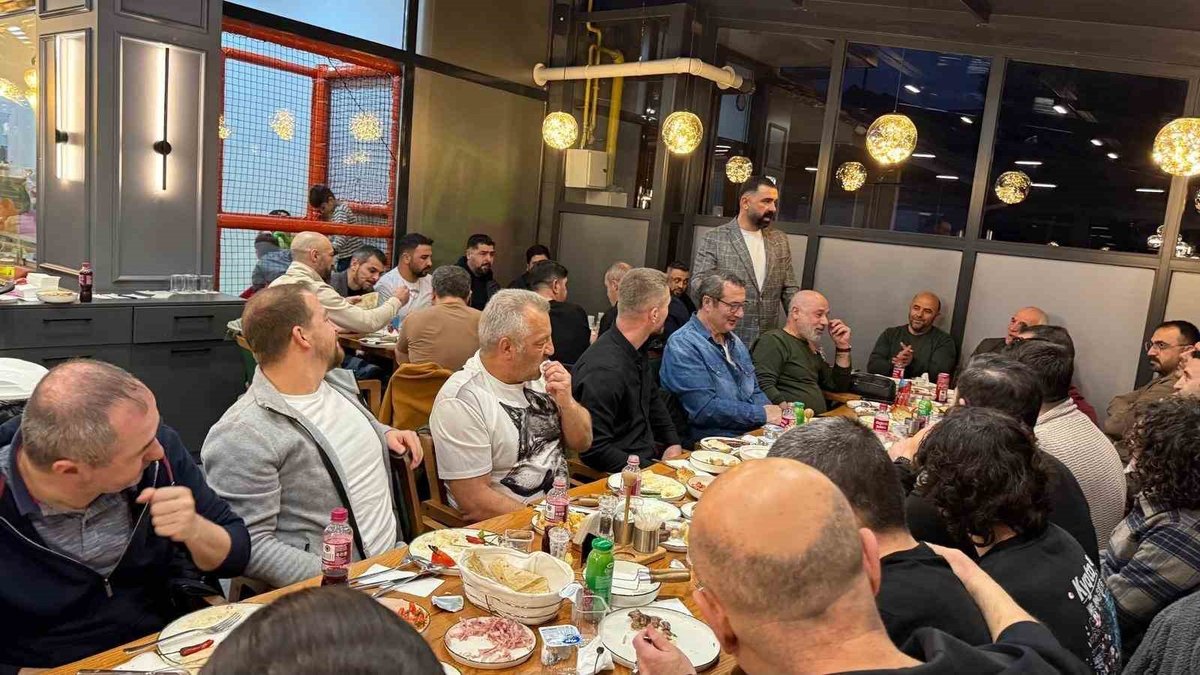 Eskişehir Güreş İl Temsilciliği Ailesi İftar Sofrasında Bir Araya Geldi