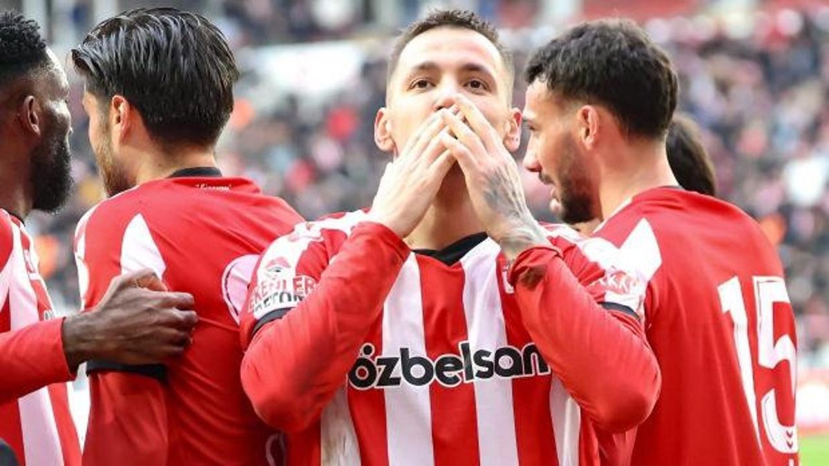 Rey Manaj Hakkında Üzücü Gelişme! Sivasspor Açıkladı