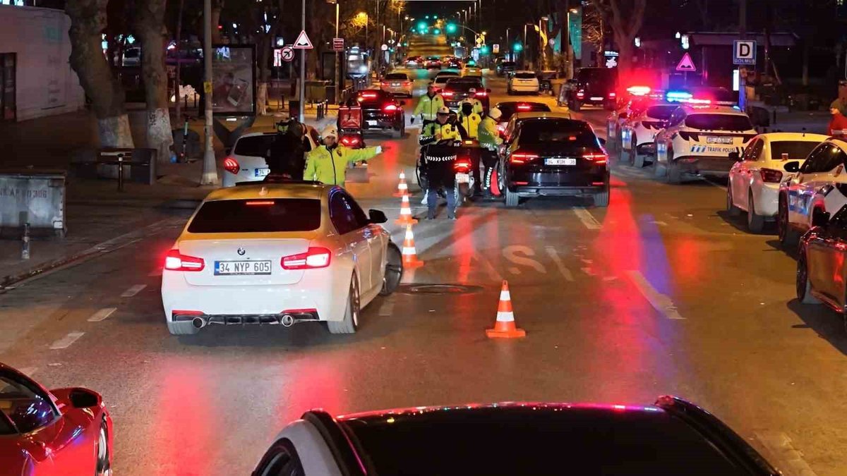 Kadıköy'de Trafik ve Güvenlik Kontrolü: 2 Milyon TL Ceza, 80 Araç Çekildi