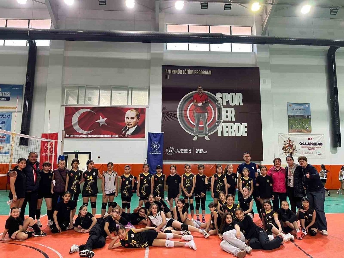 Köyceğiz’de Voleybol Heyecanı: 150 Sporcu Aynı Alanda Buluştu