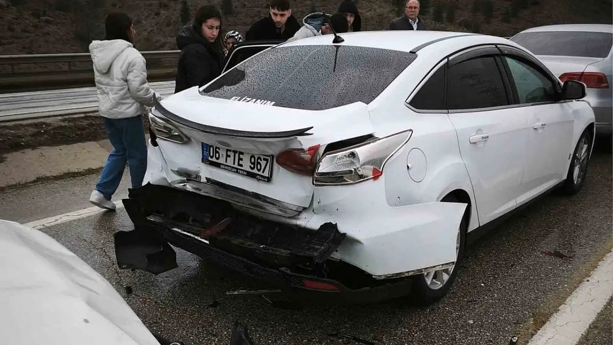 Kırıkkale'de Zincirleme Trafik Kazası: Üç Kişi Yaralandı