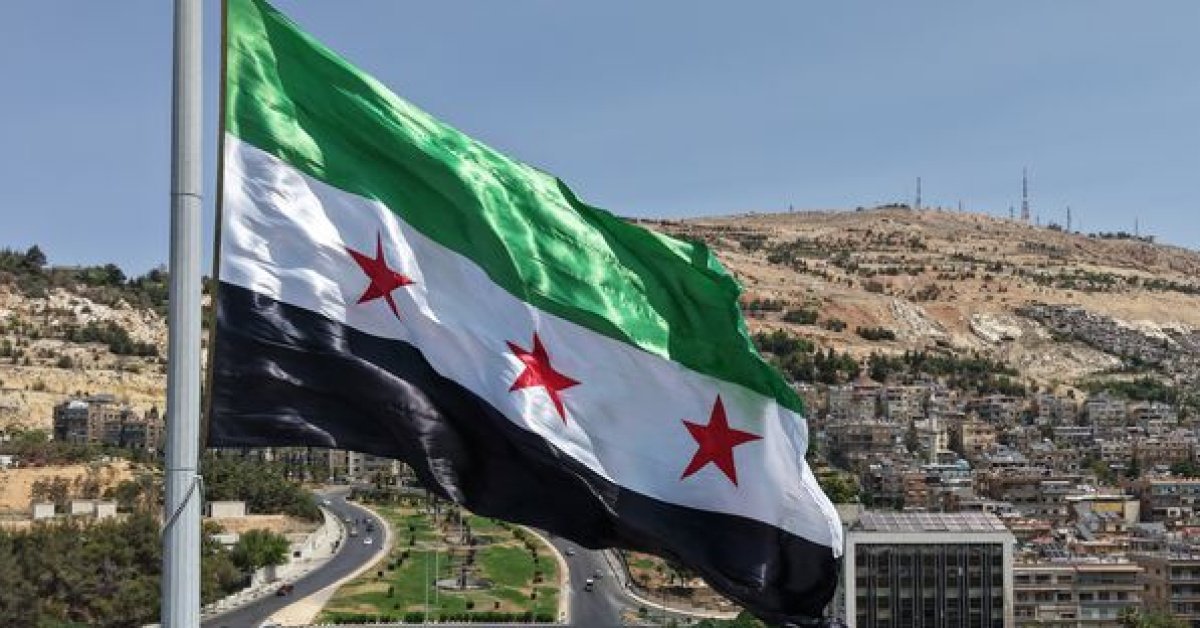 Suriye'deki Askeri Tesislere Yapılan Füze Taarruzu