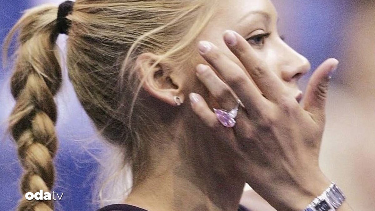 Kournikova'nın Takısı Yeniden Dikkat Çekiyor