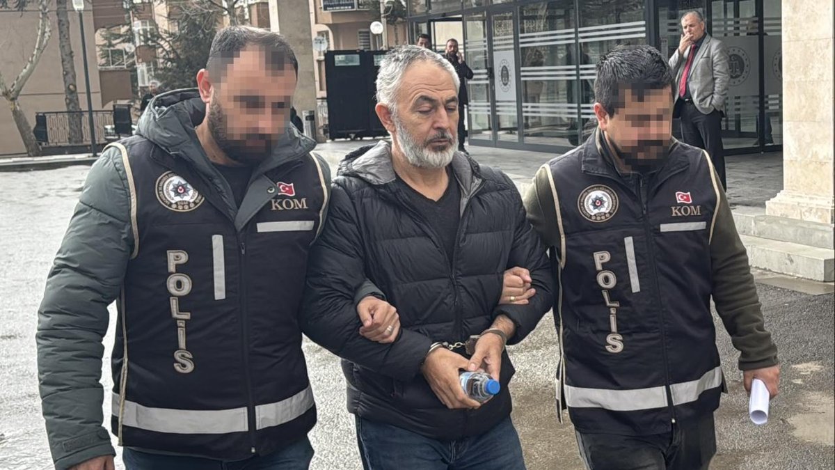 Bakan Gürlek'in Kayıtlarını İnceleyen İki İlçe Tapu Müdürü Gözaltında