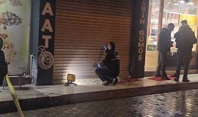 İş Yerinde Silahlı Saldırı: Vitrine 9 Mermi Isabet Etti