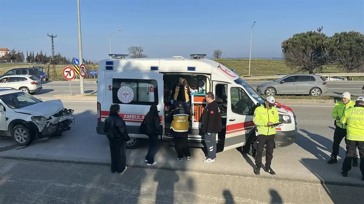 Çanakkale'de Meydana Gelen Kaza: 8 Kişi Yaralandı