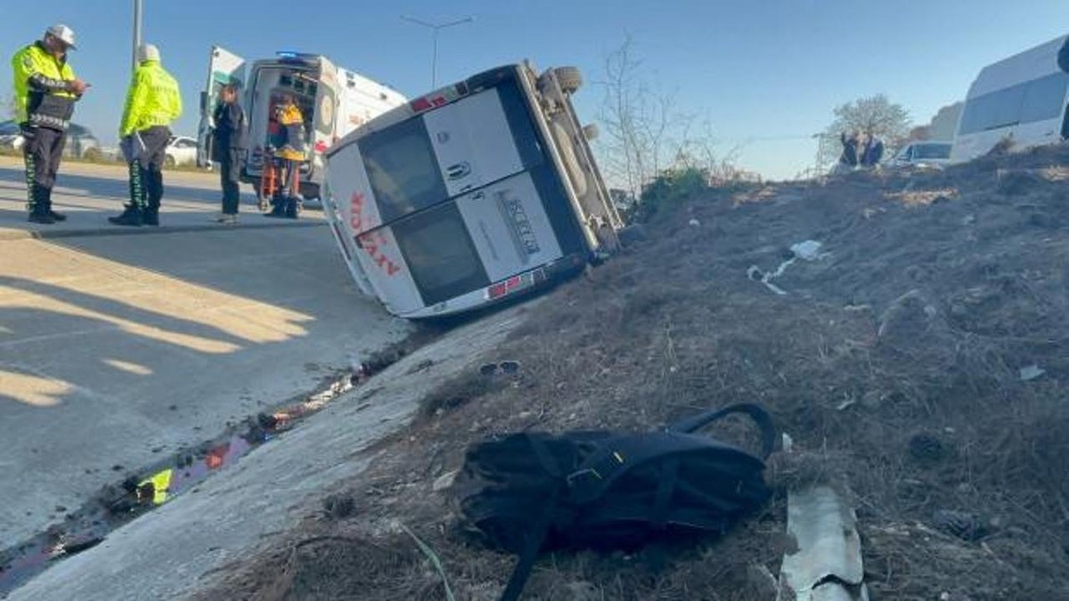 Çanakkale'de Korkunç Kaza! Yolcu Minibüsü Devrildi: Yaralılar Bulundu