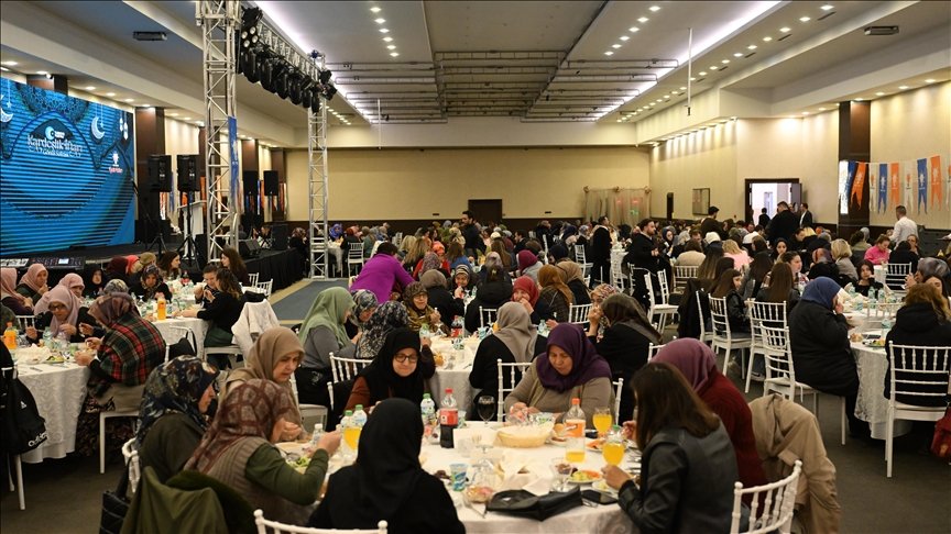 AK Parti Kadın Kolları Ramazan'da 6 Milyondan Fazla Bireye Destek Verdi
