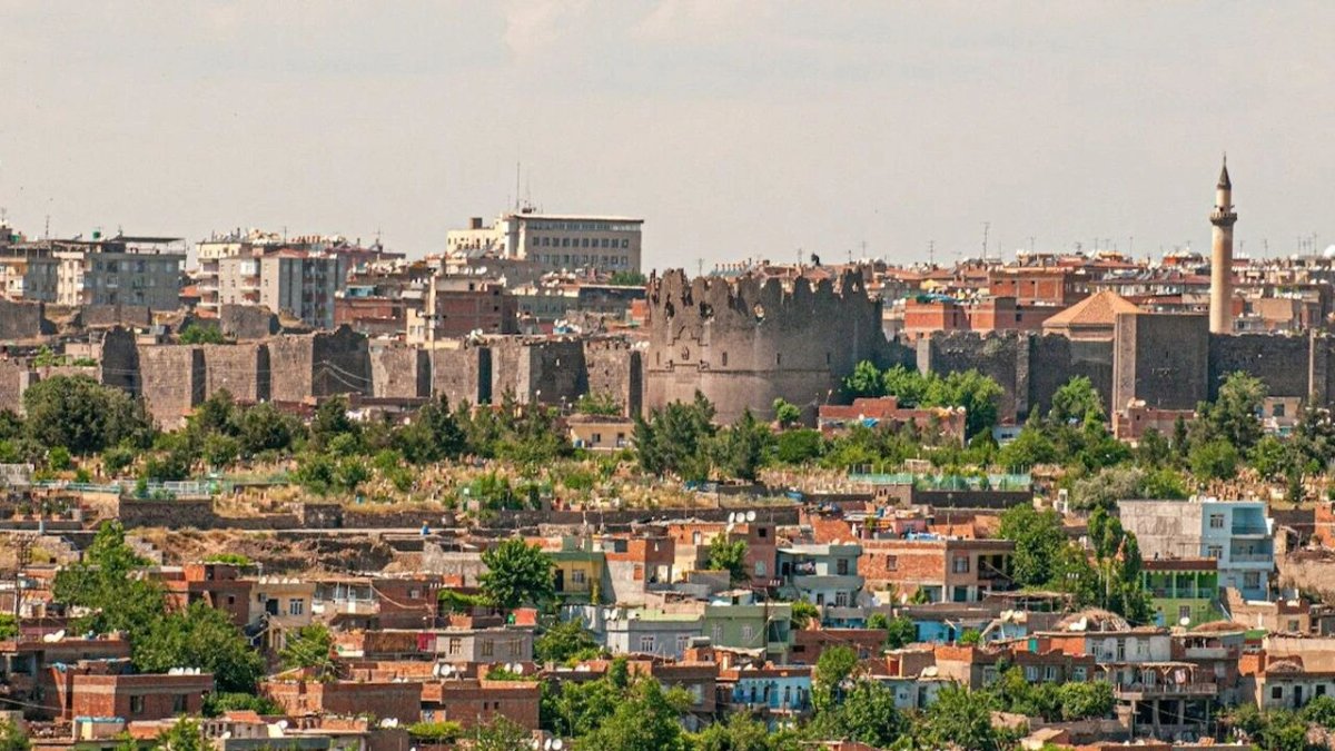 Demokratik Parti, AK Parti ve CHP Diyarbakır'da Uzlaşmayı Tartışacak