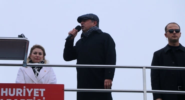 Yalım'ın Gözaltı Anları: Özel'den Halk İçin Özür, İktidar Medyasına Lanet