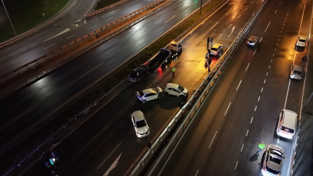 Ataşehir'de Gerçekleşen Zincirleme Trafik Kazası