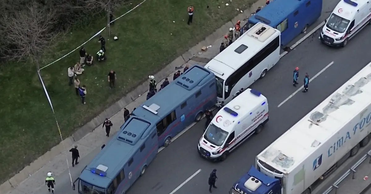 Cezaevi Taşıma Araçları TEM Otoyolunda Kaza Geçirdi: 15 Yaralı