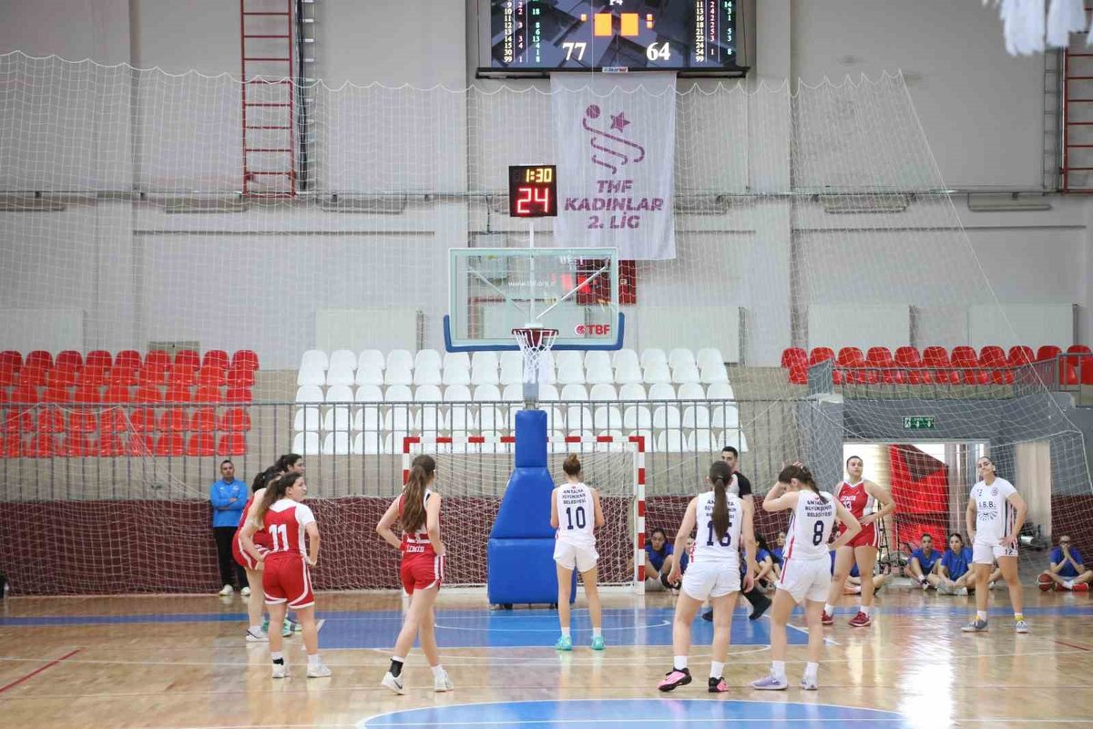 U18 Kızlar Basketbol Anadolu Şampiyonası Beyaz Grup Uşak'ta Bitti