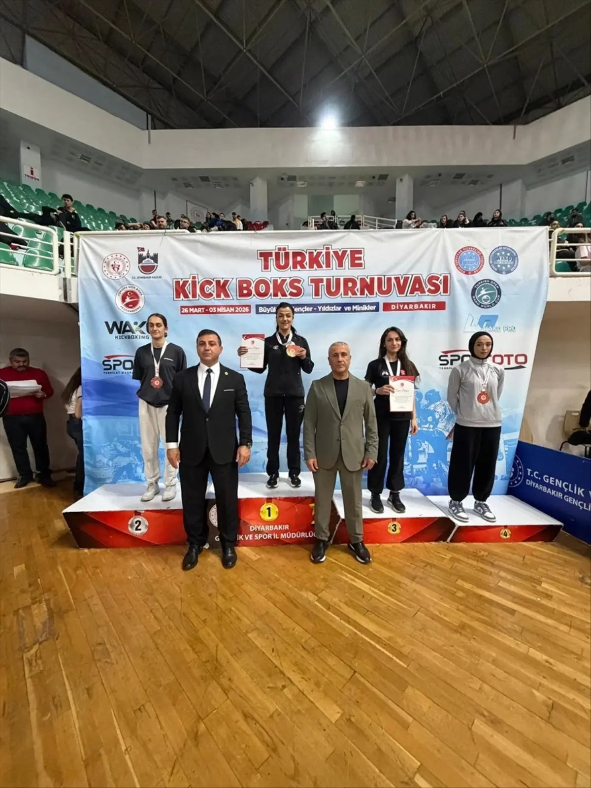 Emine Arslan Türkiye’nin Kick Boks Şampiyonu Unvanını Kazandı
