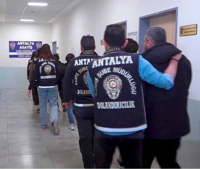 Antalya Odaklı Dolandırıcılık Faaliyeti: Üç Kişi Gözaltında