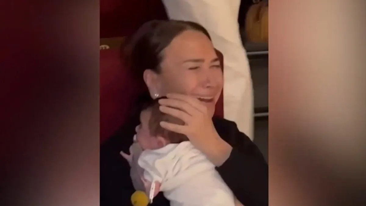 Demet Akbağ, Bestemsu Özdemir’in Bebeğini Hiç Bırakmadı!