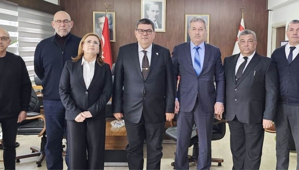 Özdemir Berova, Döviz Büroları Derneğiyle Toplantı Yaptı: Nakit Döviz Sorunu Mevcut