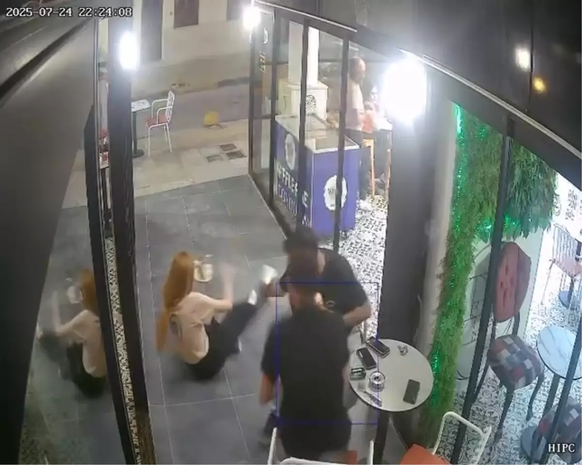 Cam kapı zannıyla Bubi tuzağı: Kafasını çarpan proje sahibi!