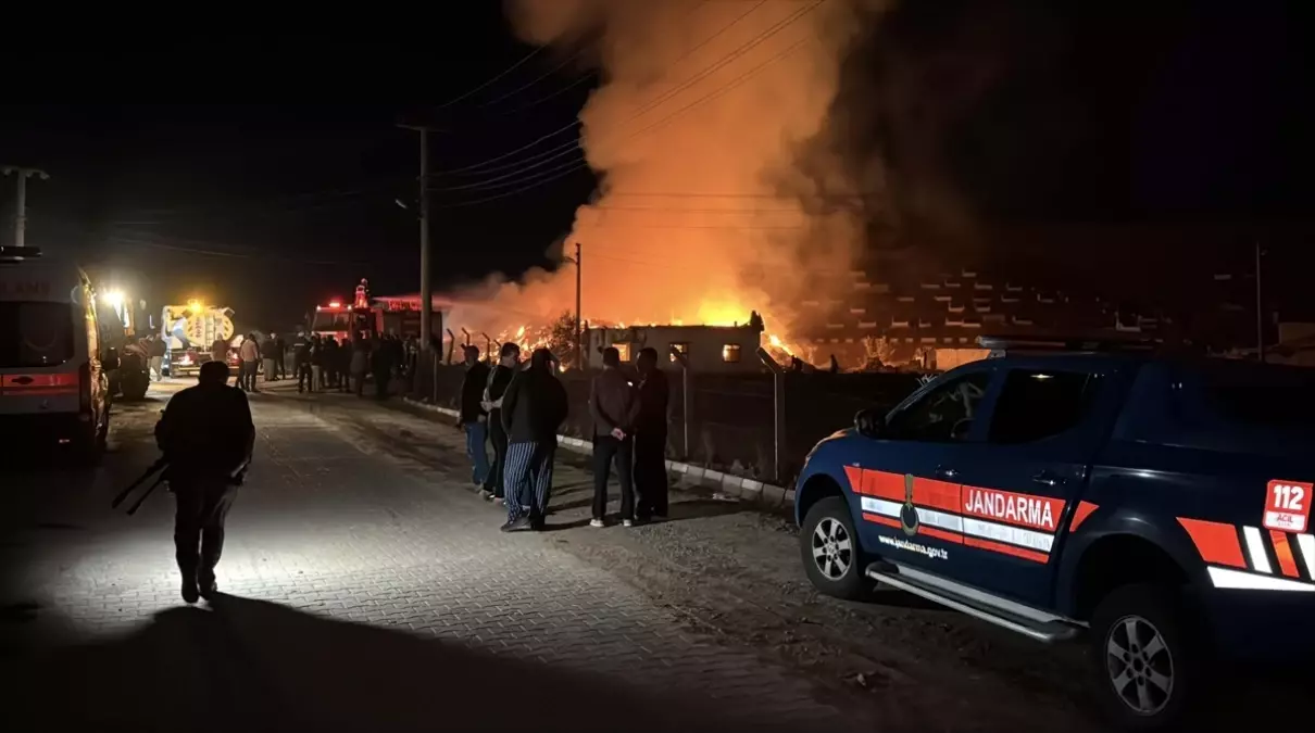 Kırıkkale'de 600 Ton Saman Balyasında Yangın Oluştu