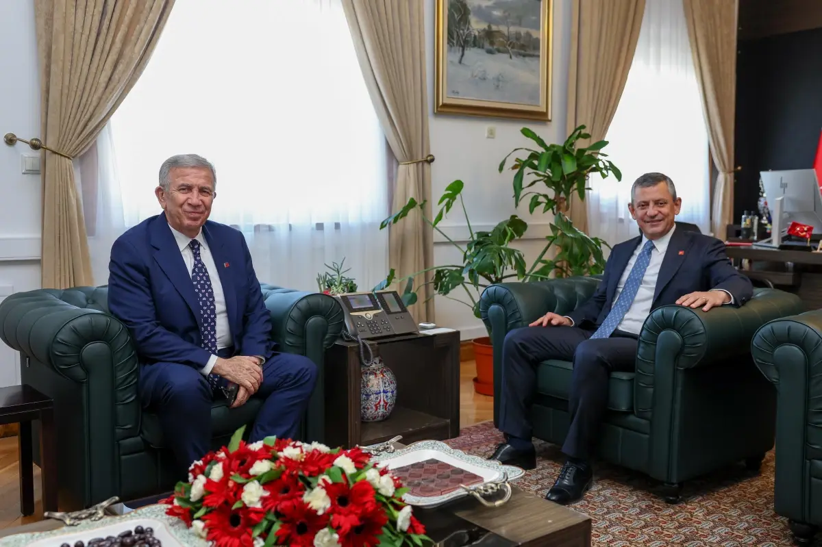 Özgür Özel ve Mansur Yavaş TBMM'de Buluştu
