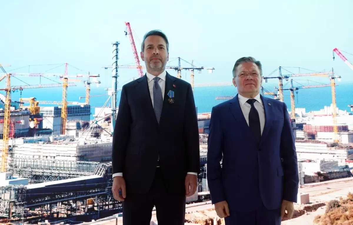 Bakan Bayraktar'a Rosatom'dan Nükleer İş Birliği Ödülü