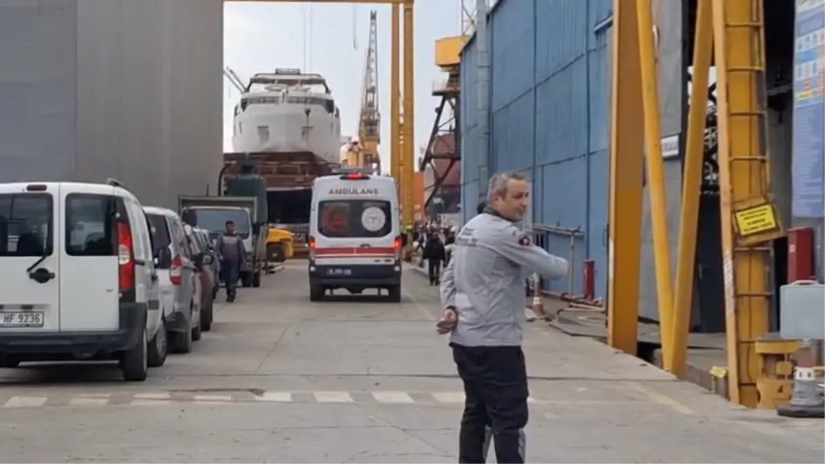 Tuzla'da gemide meydana gelen patlamada 1 ölü ve 4 yaralı var.