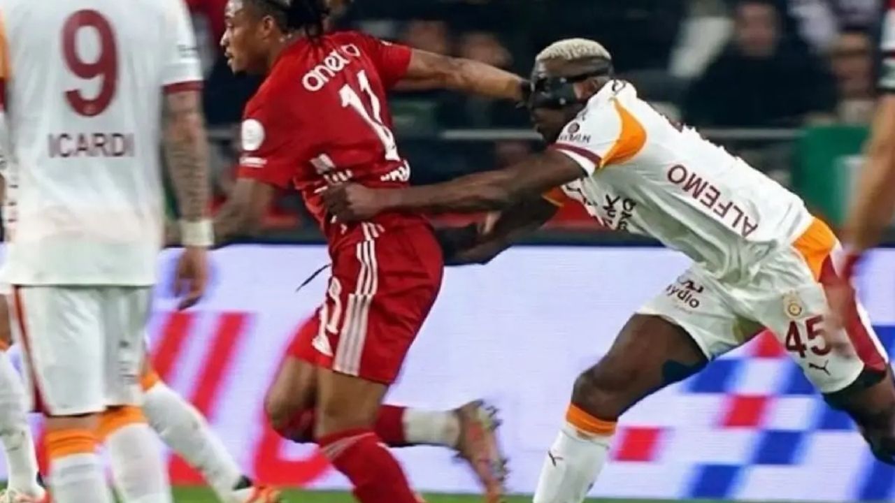 Antalyaspor–Galatasaray Maçında Tartışma Yaratan An: Osimhen İçin “Bilinçli Kart” İddiası